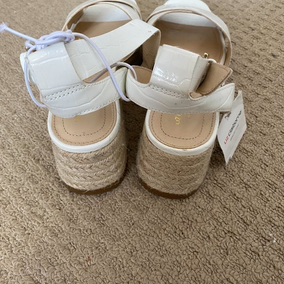 Liz Claiborne Memory Foam White Wedge Almost New with tags - Picture 3 of 6